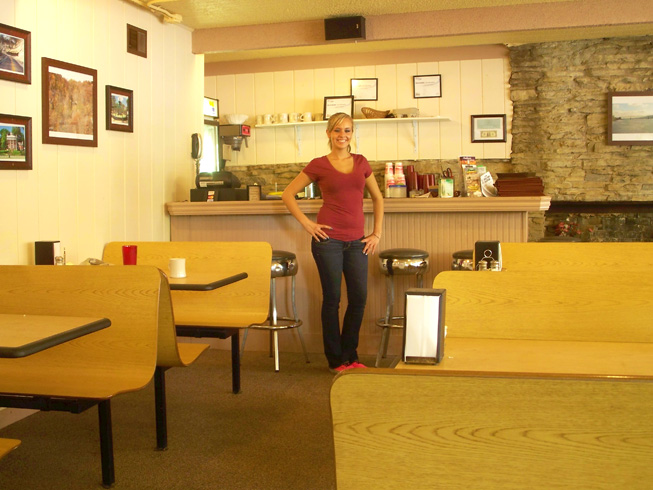 Picture of beauty and service at Mumbles BBQ Restaurant